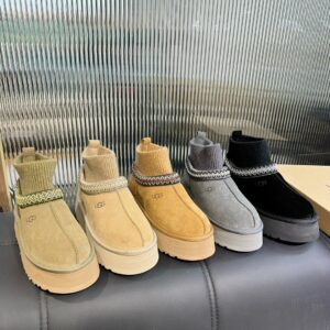 UGG Shoe Style 2401175