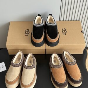 UGG Shoe Style 2301175