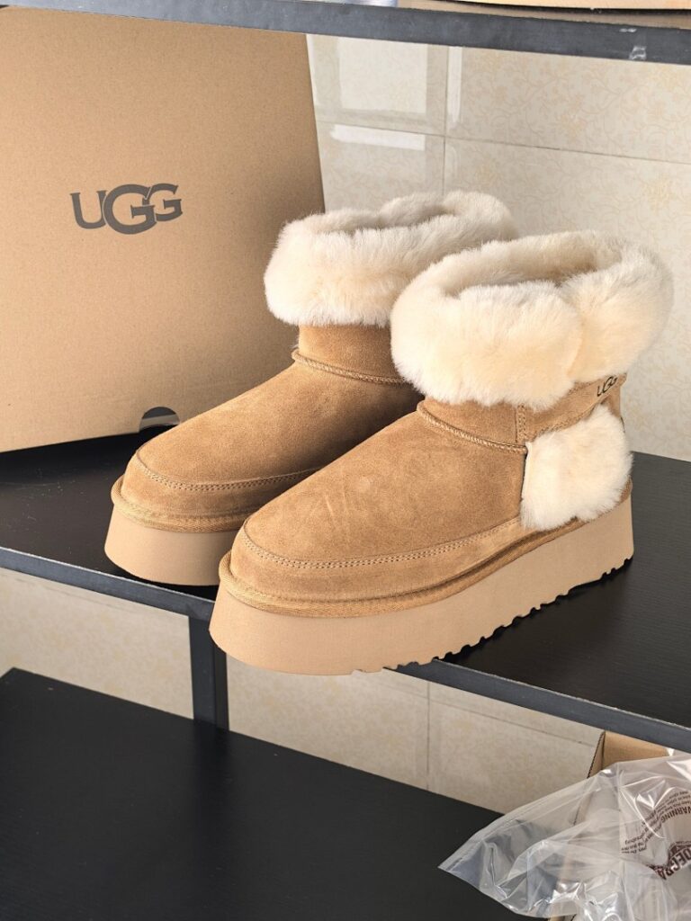 UGG Shoe Style 2801175
