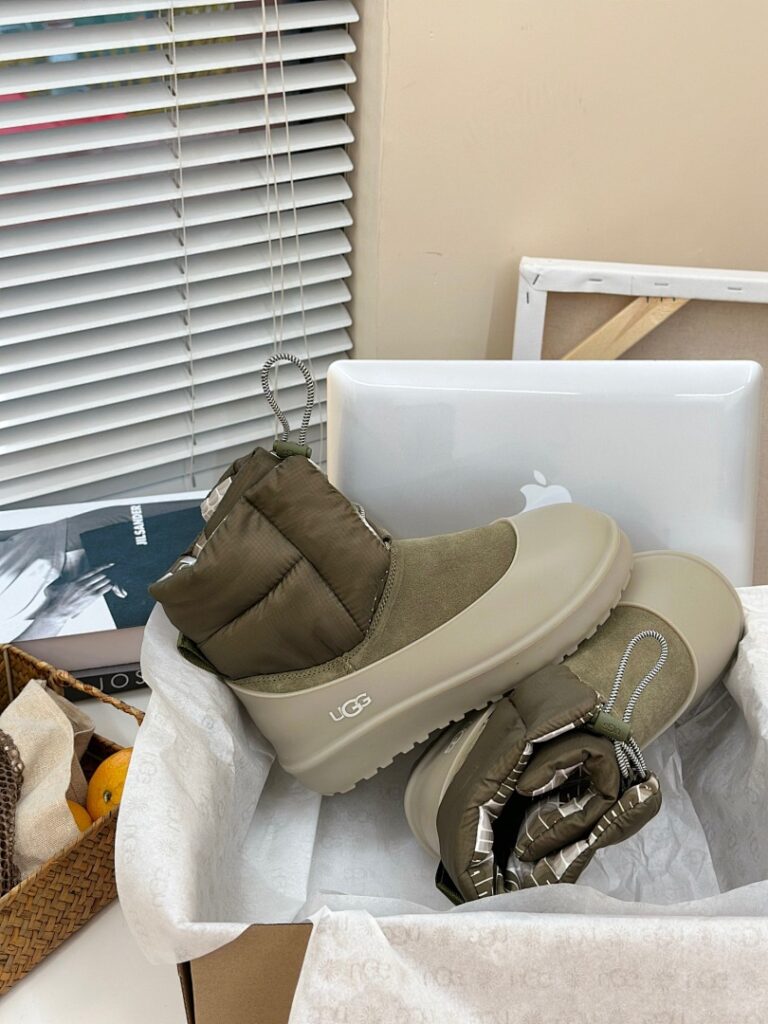 UGG Shoe Style 3601175