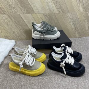 UGG Shoe Style 3001175