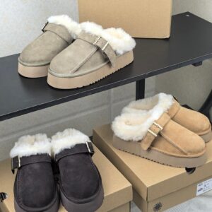 UGG Shoe Style 2301175