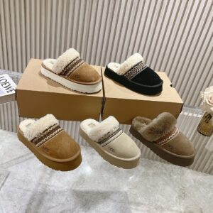 UGG Shoe Style 2101121