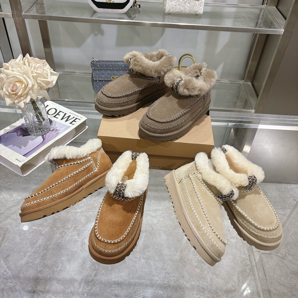UGG Shoe Style 2401121