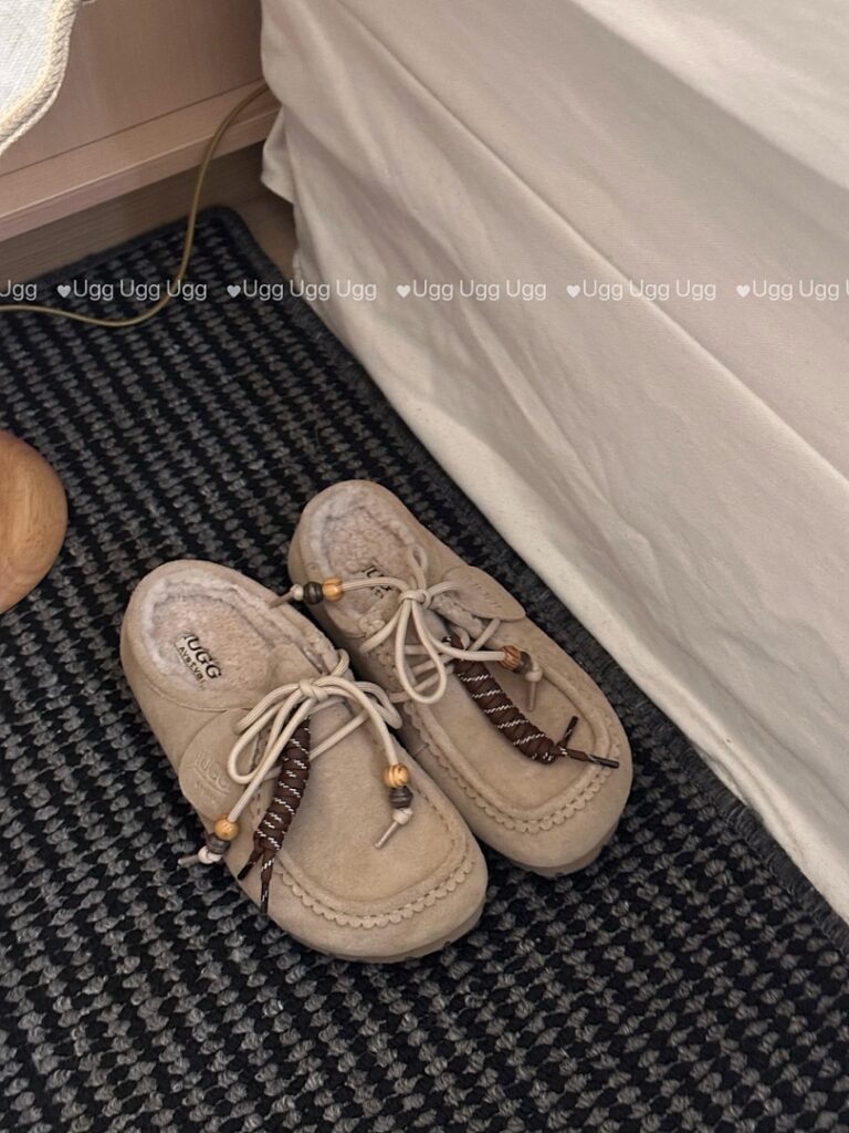 UGG Shoe Style 2801175
