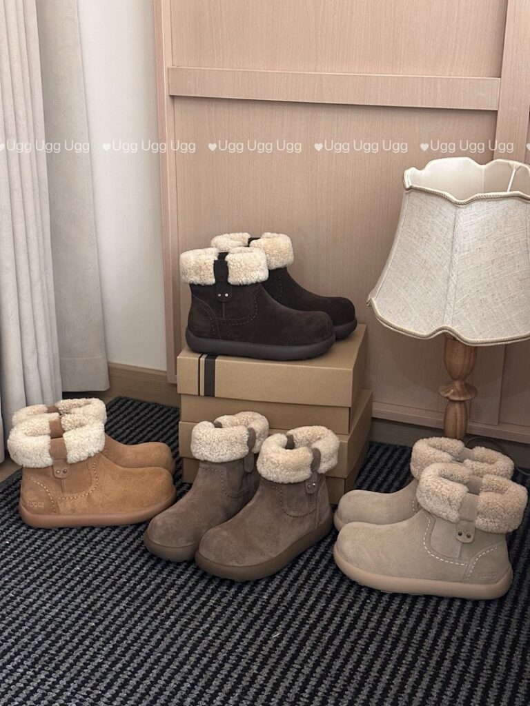 UGG Shoe Style 3001175
