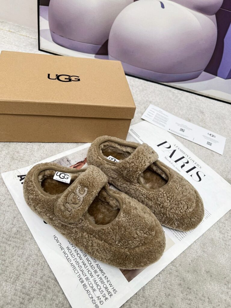 UGG Shoe Style 2301150