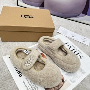 UGG Shoe Style 2301150