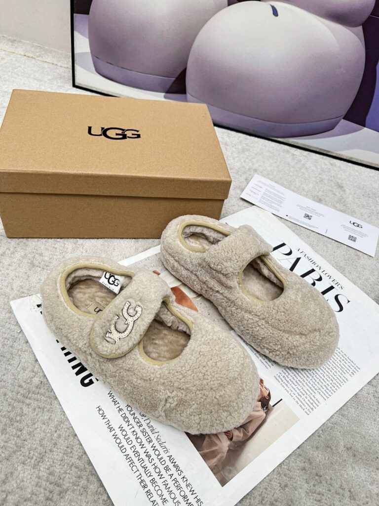 UGG Shoe Style 2301150