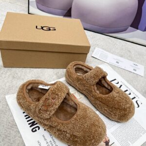 UGG Shoe Style 2301150