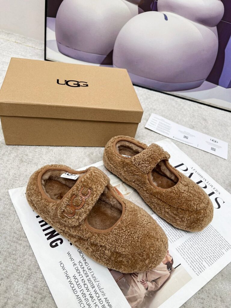 UGG Shoe Style 2301150