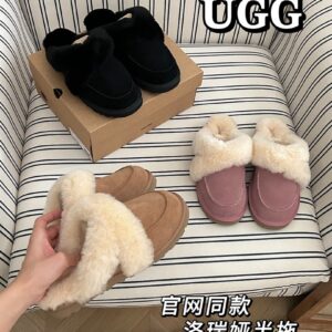 UGG Shoe Style 2201175