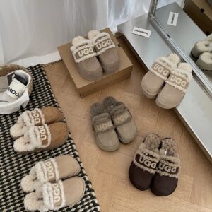 UGG Shoe Style 2401175