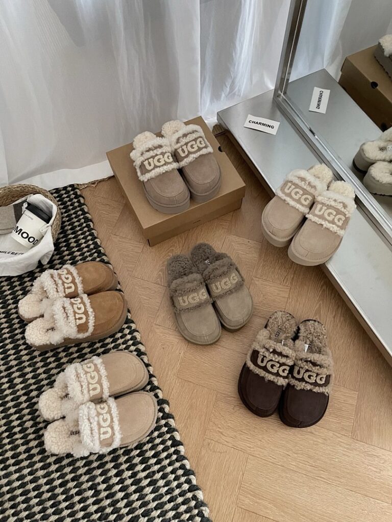 UGG Shoe Style 2401175