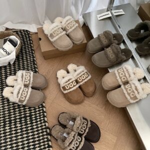 UGG Shoe Style 2301175