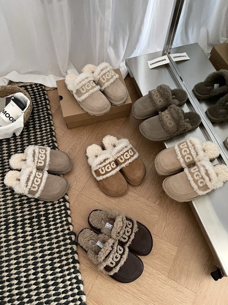 UGG Shoe Style 2301175