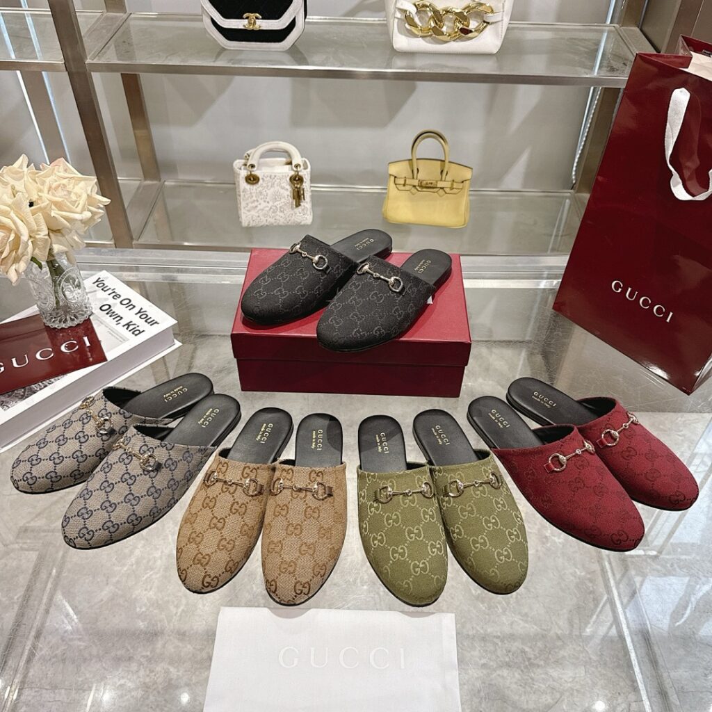 Gucci Shoe Style 2401121
