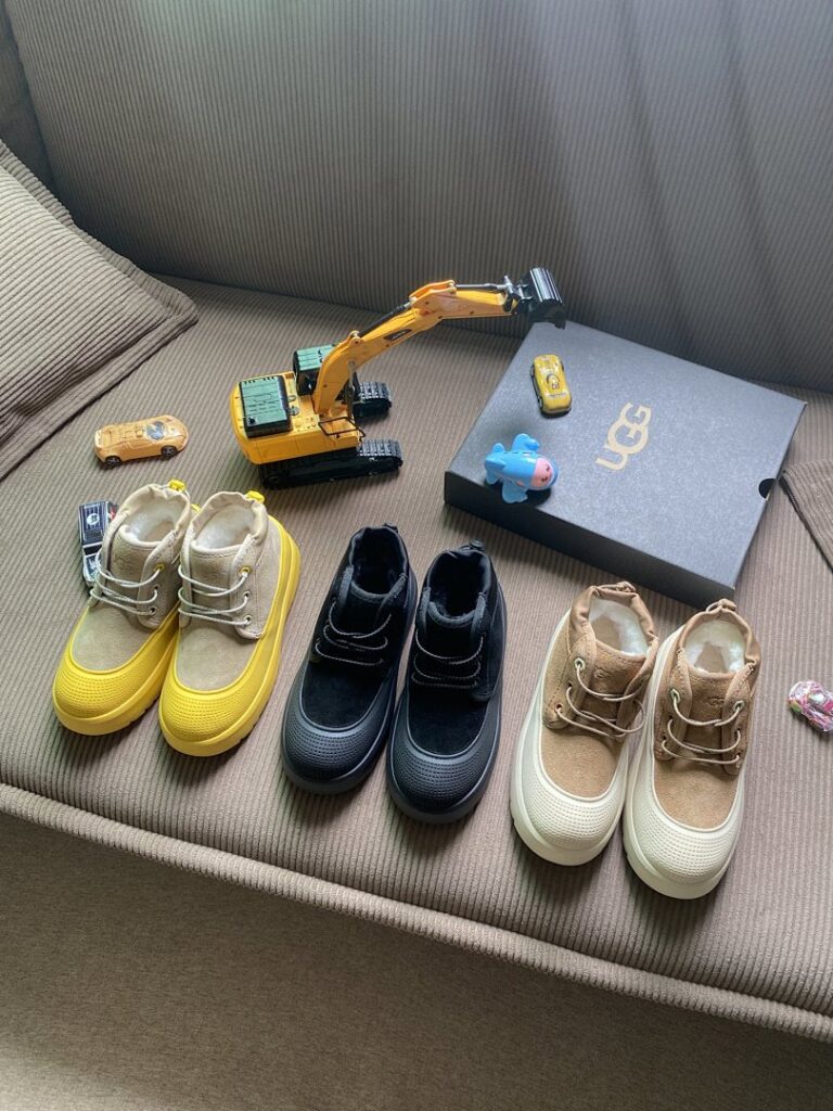 UGG Shoe Style 2801175