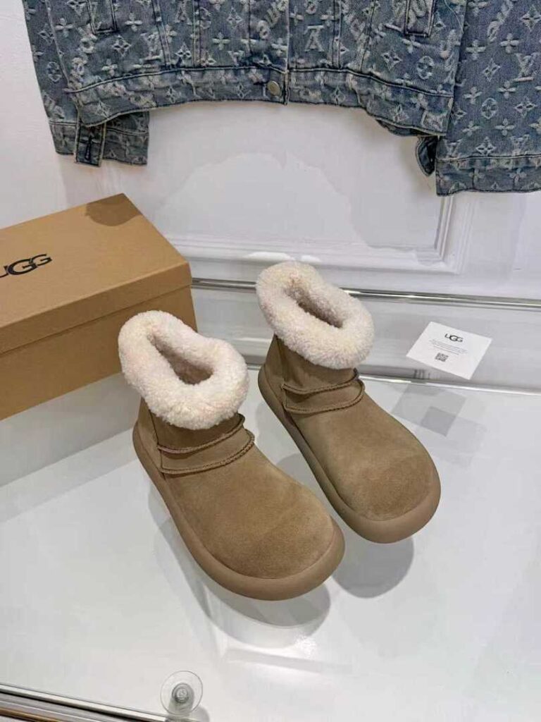 UGG Shoe Style 2491150