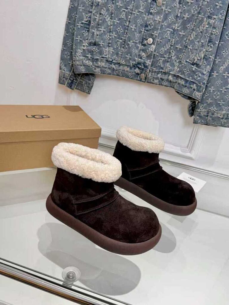 UGG Shoe Style 2491150