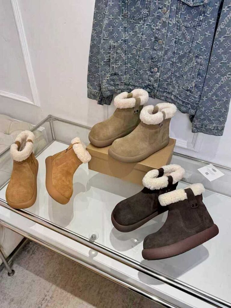 UGG Shoe Style 2491150
