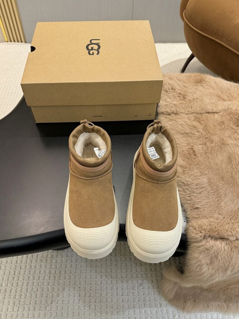 UGG Shoe Style 3201155