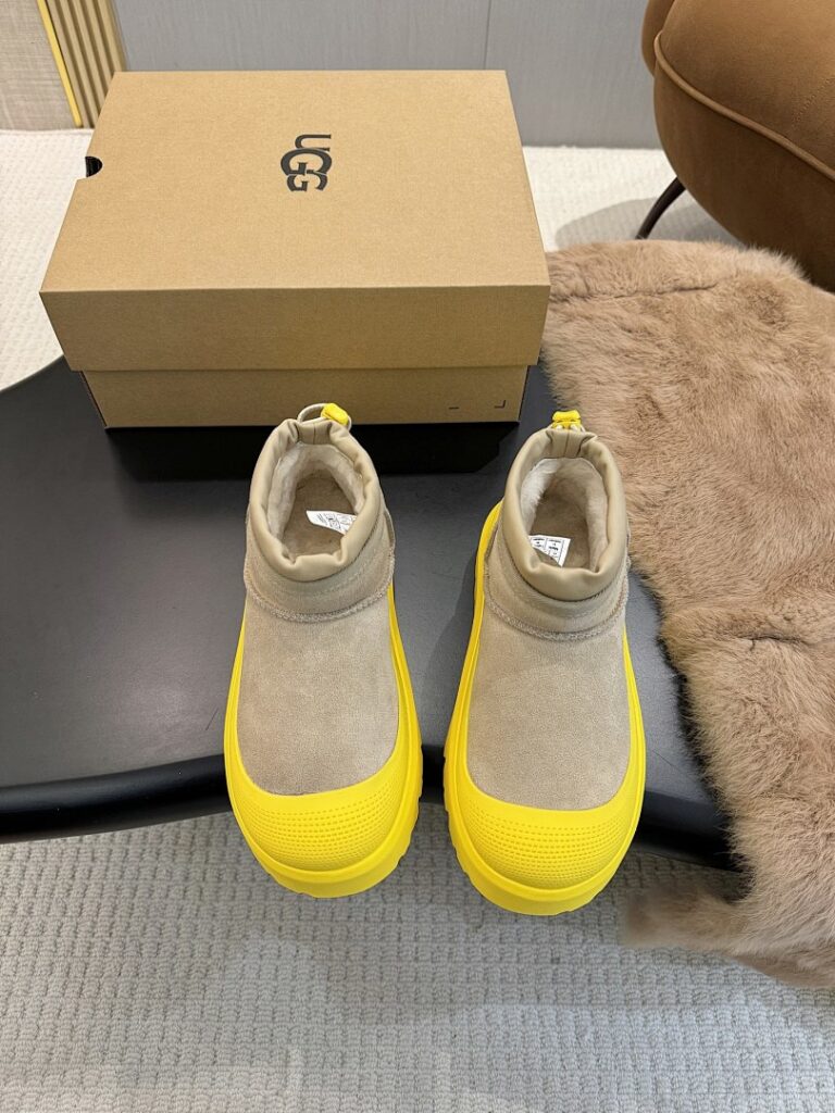 UGG Shoe Style 3201155