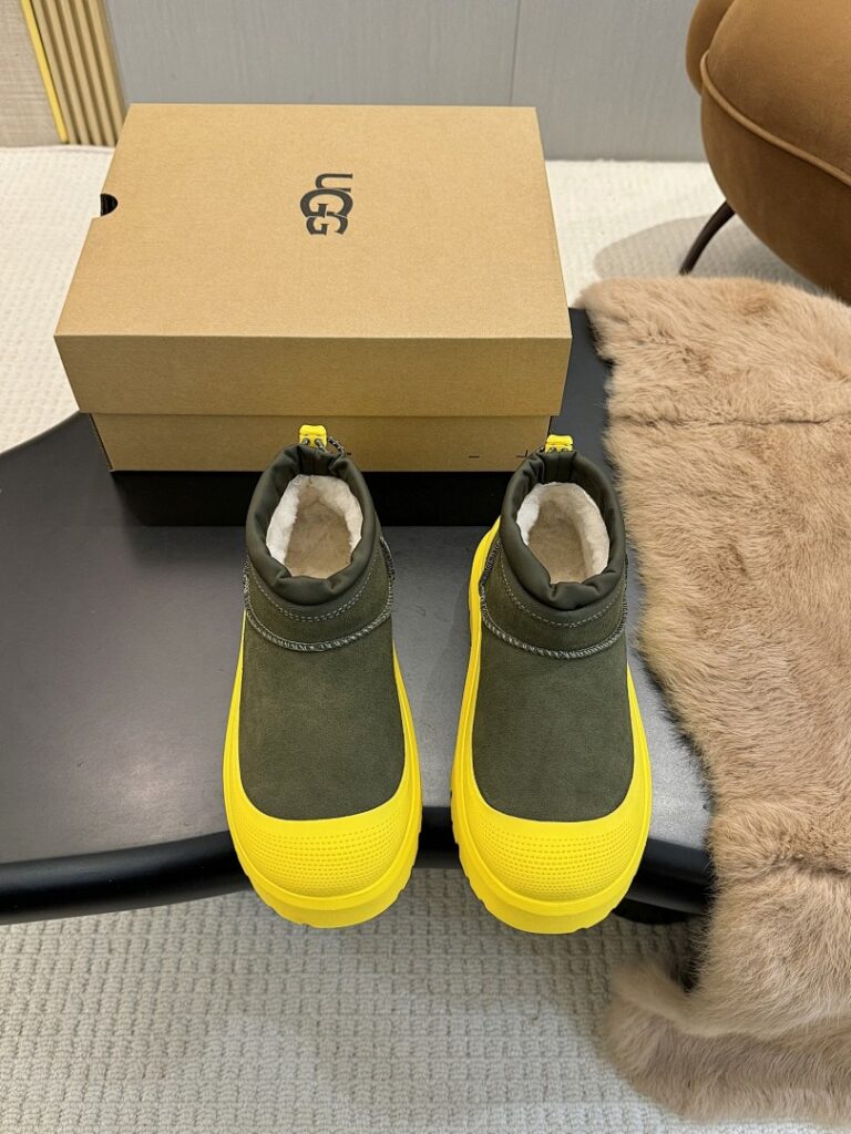 UGG Shoe Style 3201155