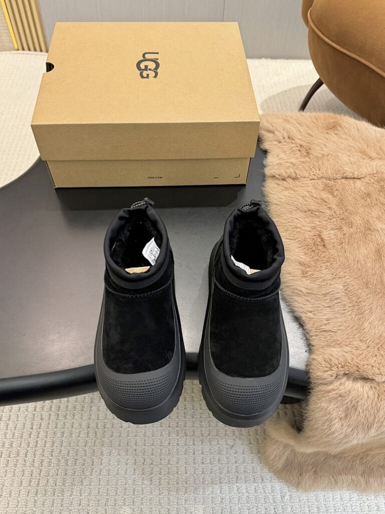 UGG Shoe Style 3201155