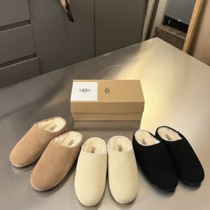 UGG Shoe Style 2401155