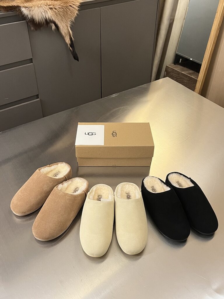 UGG Shoe Style 2401155
