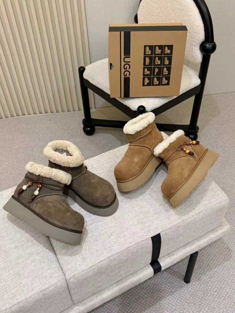 UGG Shoe Style 3001175