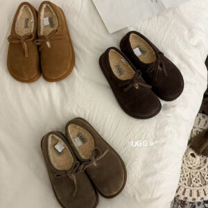 UGG Shoe Style 2401192
