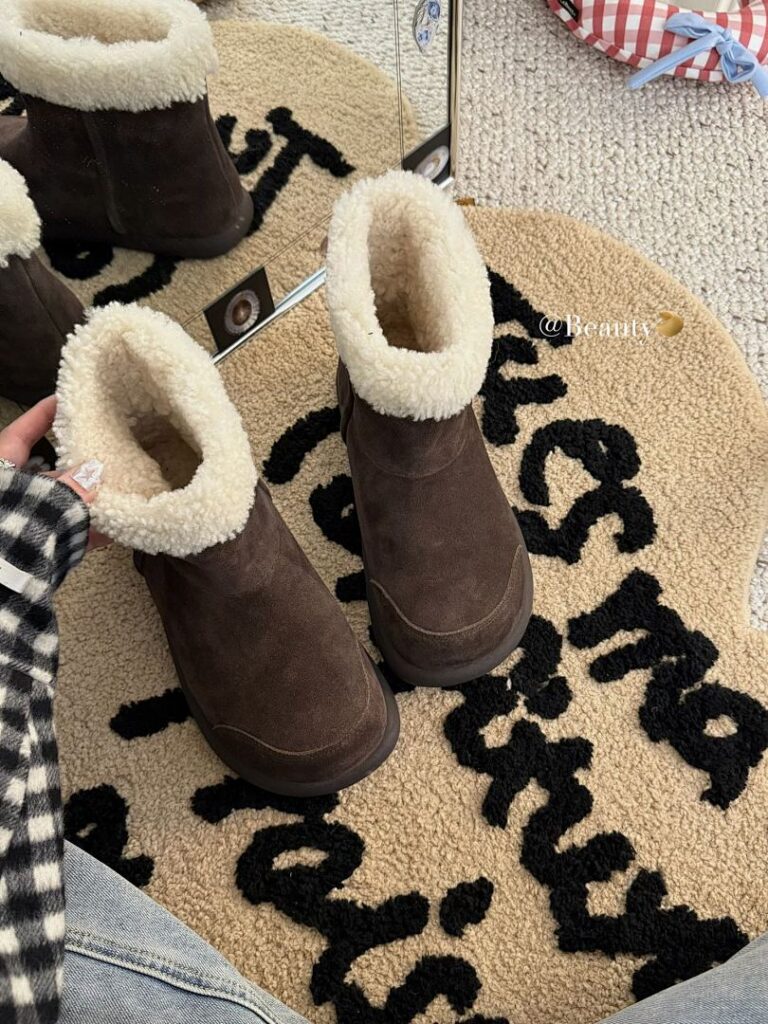 UGG Shoe Style 3001192