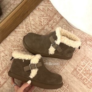 UGG Shoe Style 3001192