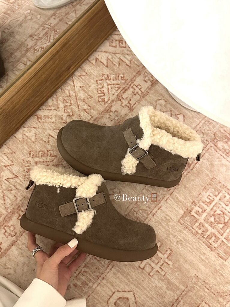 UGG Shoe Style 3001192