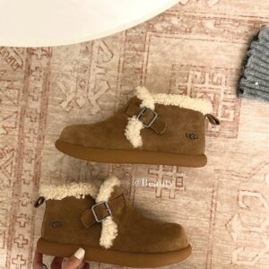UGG Shoe Style 3001192