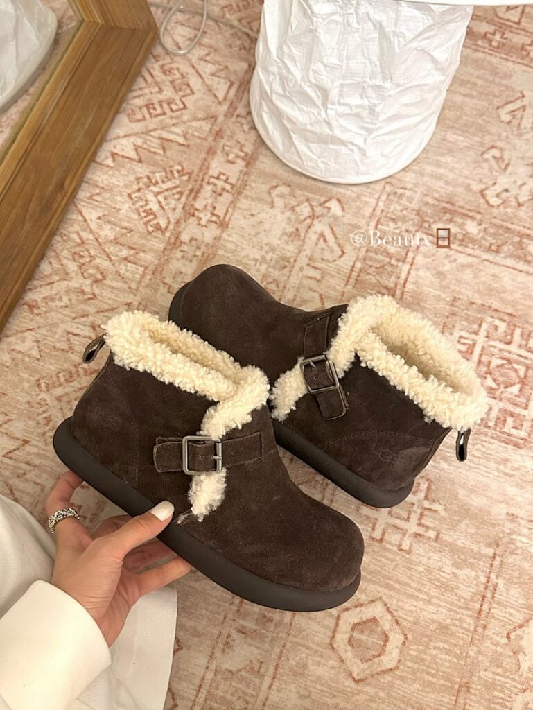 UGG Shoe Style 3001192