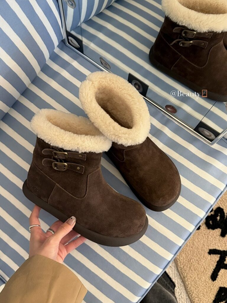 UGG Shoe Style 3001192