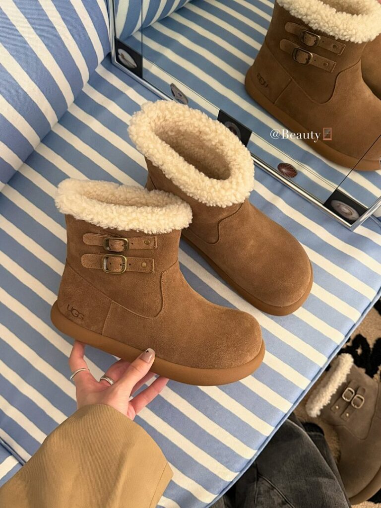 UGG Shoe Style 3001192