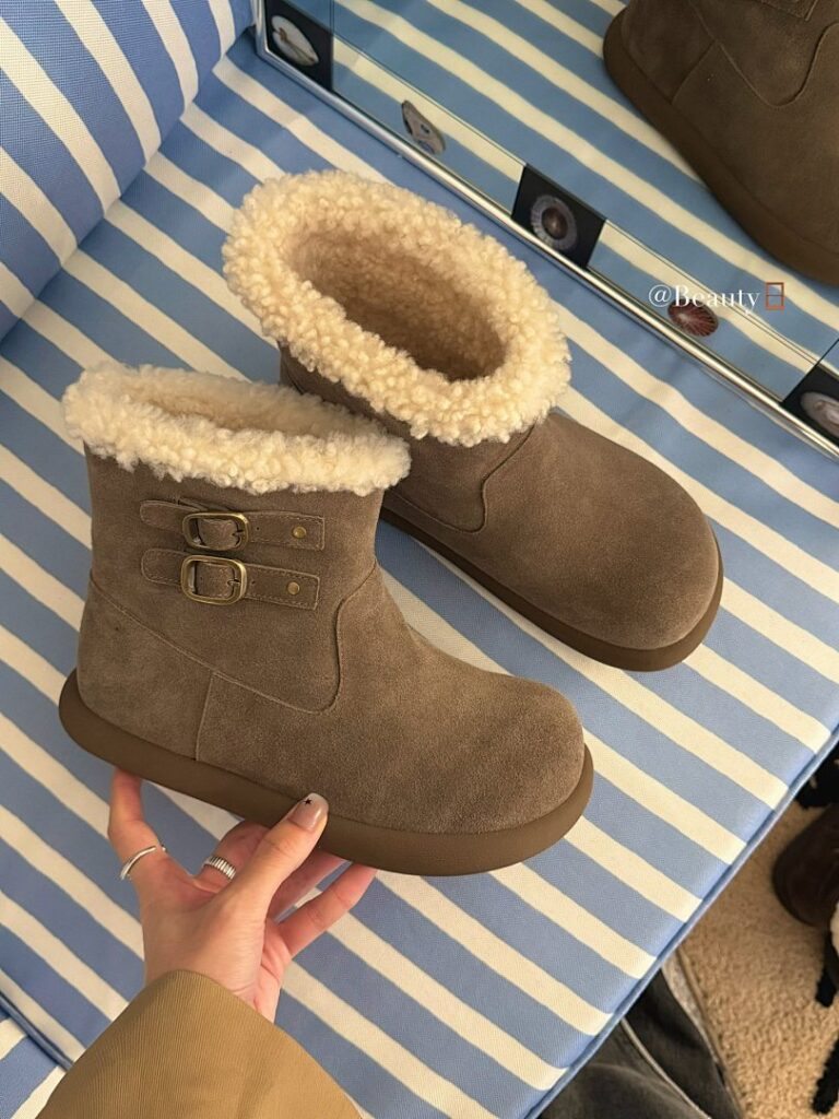UGG Shoe Style 3001192