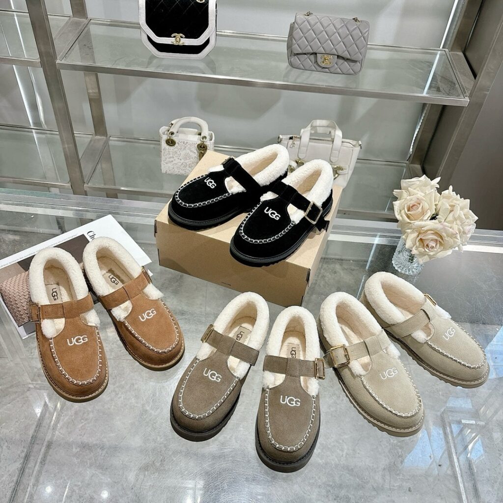 UGG Shoe Style 2301121