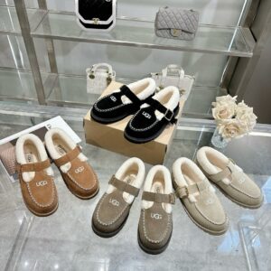 UGG Shoe Style 2301121