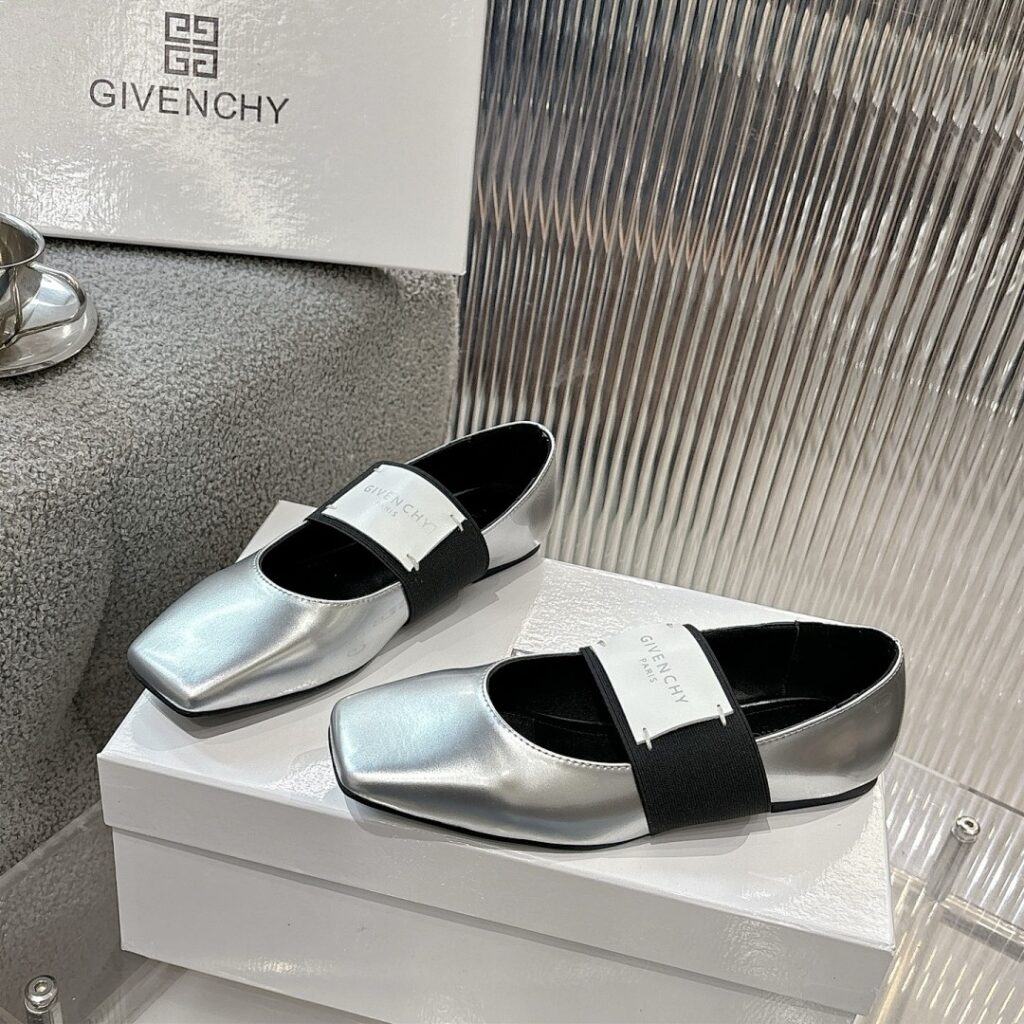 Givenchy Shoe Style 2492113