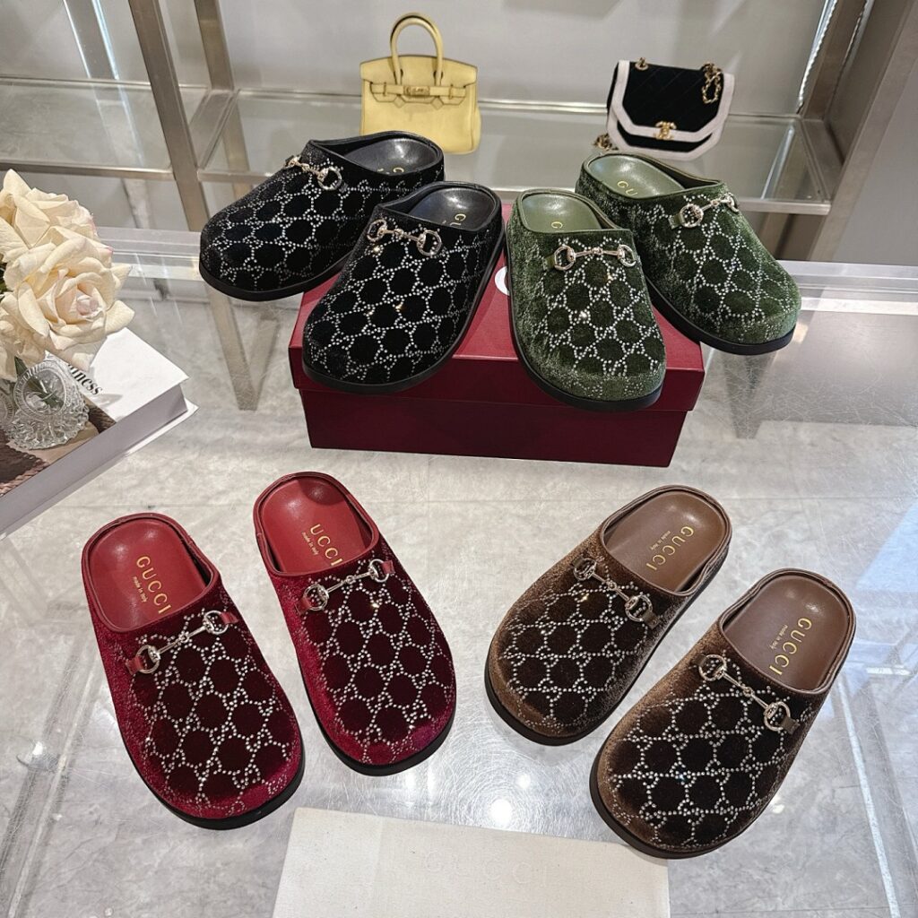 Gucci Shoe Style 2401121