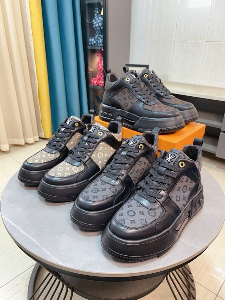 Gucci Shoe Style 2491155