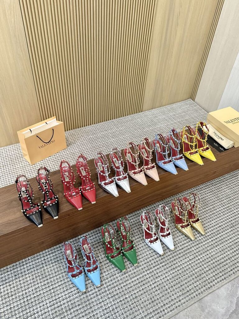 ValentinoNew Style Premium Version 10 cm Heel Sizes 35-41 Sizes 34/42 Made to Order, Non-Returnable 10 Colors Available Rubber Sole 270 Genuine Leather Sole 3101133