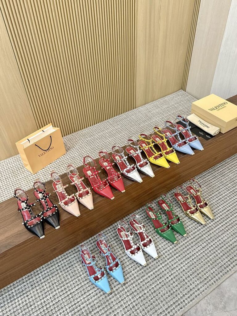 ValentinoNew Style Premium Version 5 cm Heel Sizes 35-41 Sizes 34/42 Made to Order, Non-Returnable 10 Colors Available Rubber Sole 251 Genuine Leather Sole 2901133
