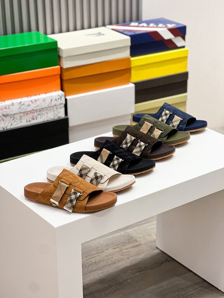 Balenciaga New Style Sizes 38-44 Sizes 45 Made to Order, Non-Returnable 6 Colors Available 2001127
