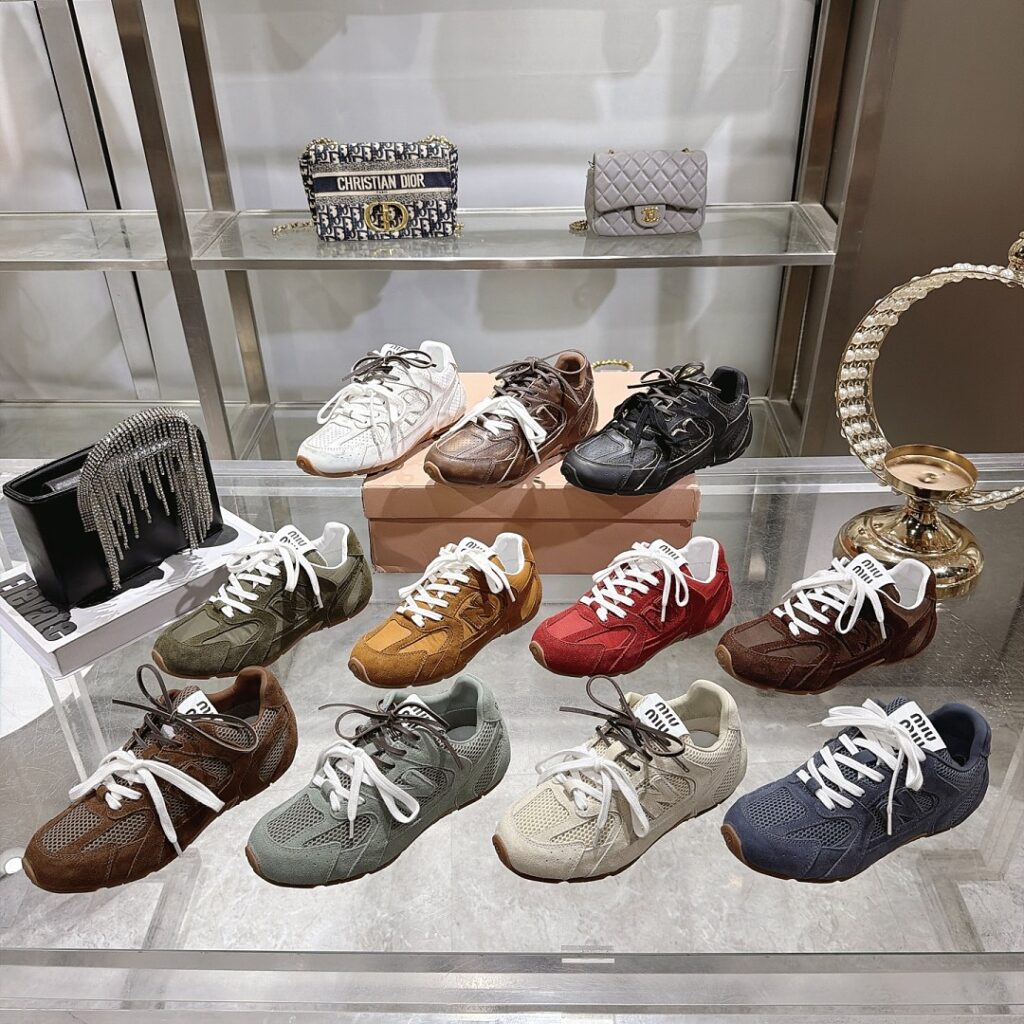 Miu Miu 2026 New Style Sizes 35-40 Sizes 40/41 Made to Order, Non-Returnable 11 Colors Available Calfskin Upper 310 Suede Upper 2801159